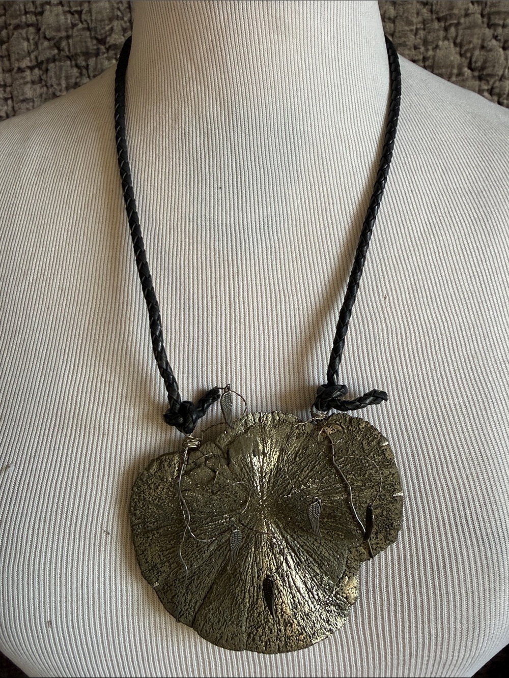 Silver Leaf Pendant Necklace - Women Jewelry with moving silver Angel wings